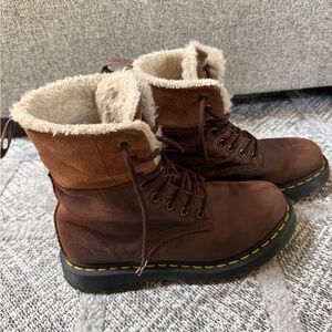 Dr. Martens - Brown pile lined boots
